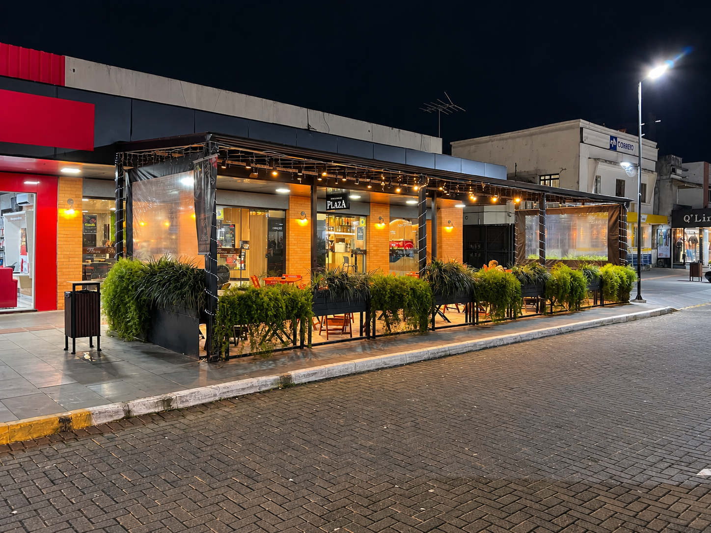 Restaurante Plaza em Araranguá - Fachada no Centro Restaurante Plaza em Araranguá - Fachada no Centro